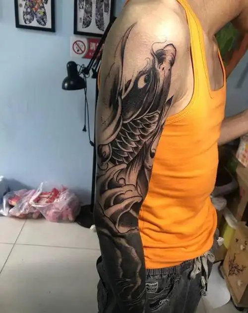 花臂鲤鱼加遮盖纹身图片_手臂纹身图案