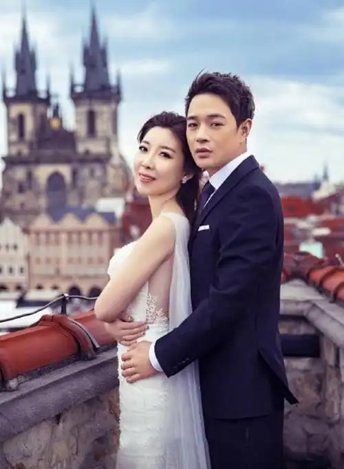 有种"整容"叫《花千骨》的落十一,穿上西装,帅到认不出