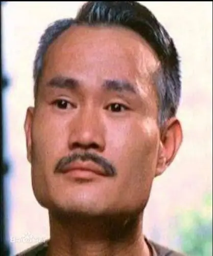 香港鬼片里,一贯扮演道长神士角色的那个大叔叫什么? 留着一字胡.