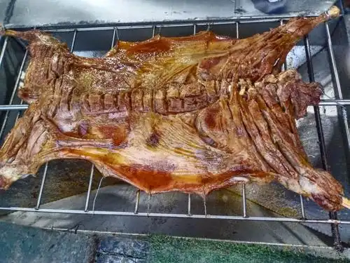 快活林农庄烤全羊