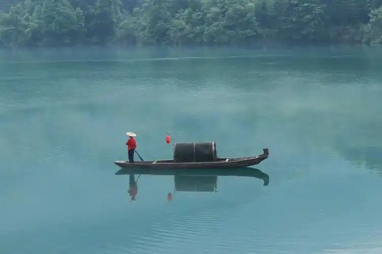 孤舟蓑笠翁独钓寒江雪