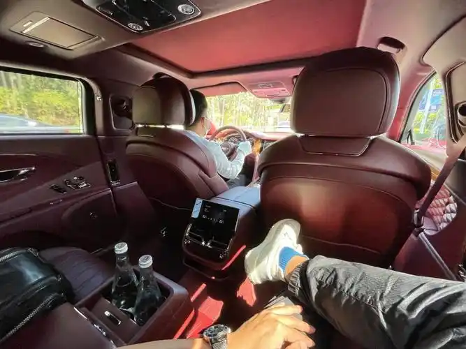 宾利还是坐着舒服