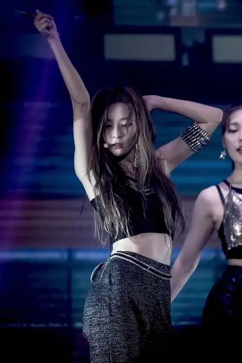 【姜涩琪】高清无水印1比1.5图片分享① -- 36张