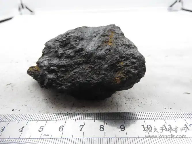 天上飞来的每一颗火流星都是一位神仙光临人间,收藏陨石,是天上人间的