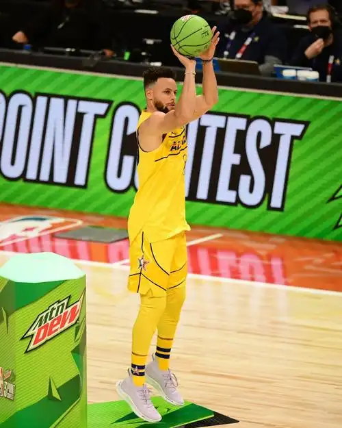 库里全明星三分预赛砍下31分,创下纪录