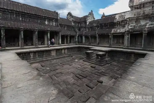 走进主殿内的皇家浴池,可能考虑安全的因素吧!现在水已干涸.