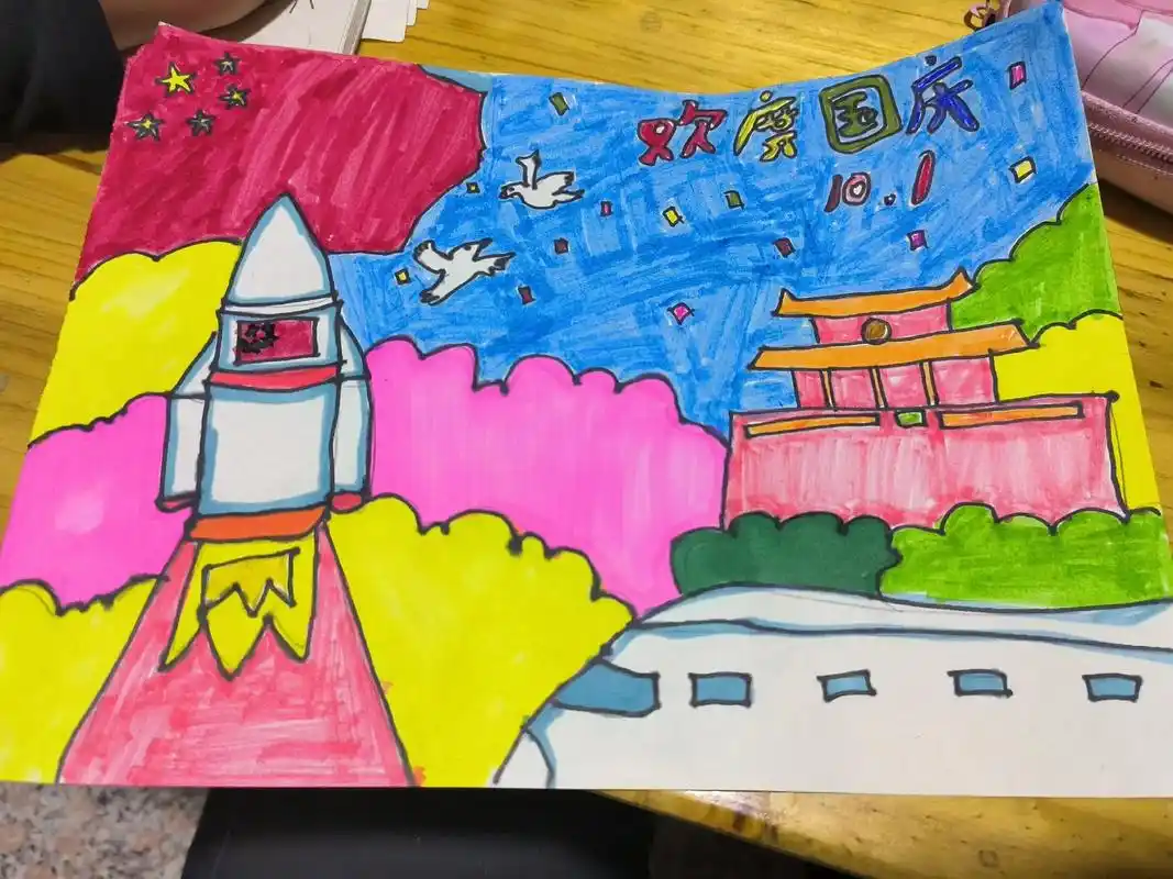 爱国主题绘画 #爱画画的小朋友 闺女画闺女的我画我的,互不 - 抖音