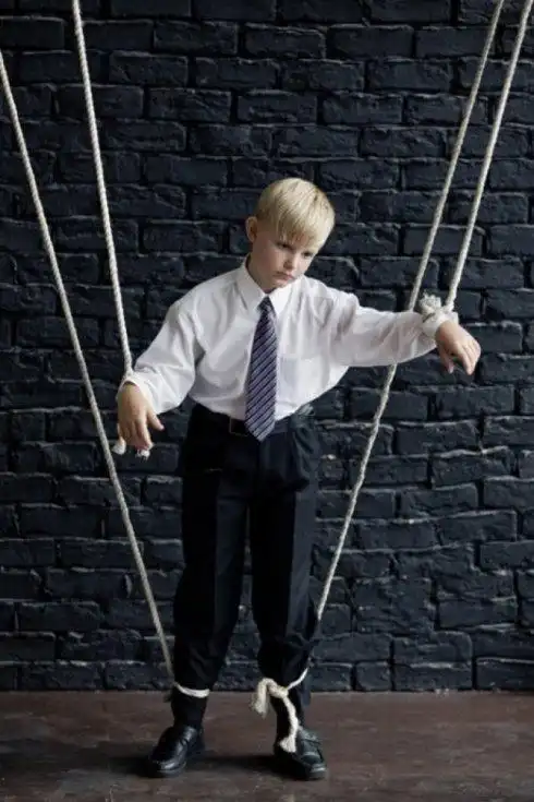 你想让孩子变成任由你操控的牵线木偶?