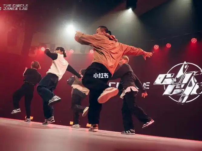 这就是街舞  #我在舞台在  #街舞  #house