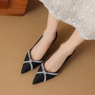 他她千金她很漂亮24秋网红尖头法式细跟高跟鞋水钻气质浅口女单鞋子