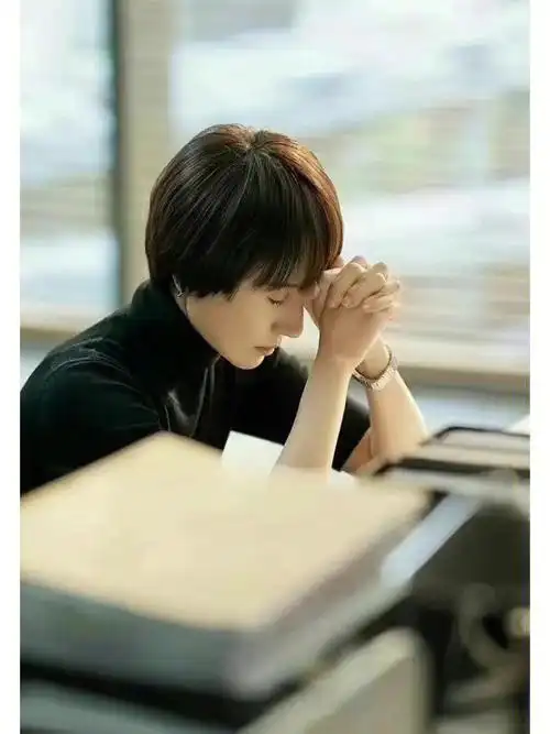 袁泉欧米茄星座系列女士腕表闪耀职场