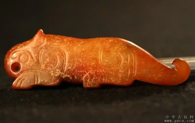 西周满红沁玉虎