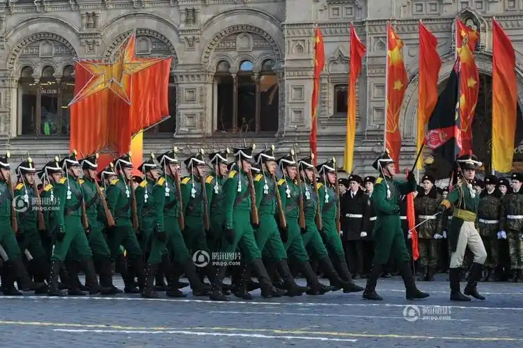 高清:莫斯科纪念红场阅兵71周年