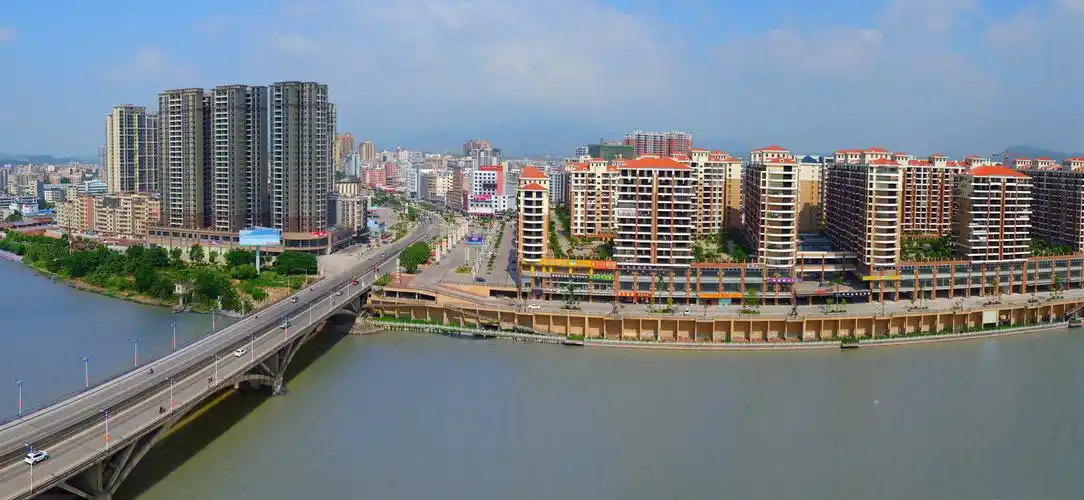 1,广东龙川政府门户网站既是政府对外宣传和政务公开的窗口龙川县高端