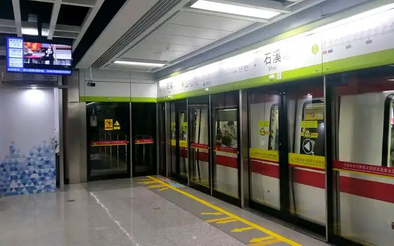 佛山地铁1号线红带列车gfx039-040石溪站发车【下一站 : 南洲站】_哔