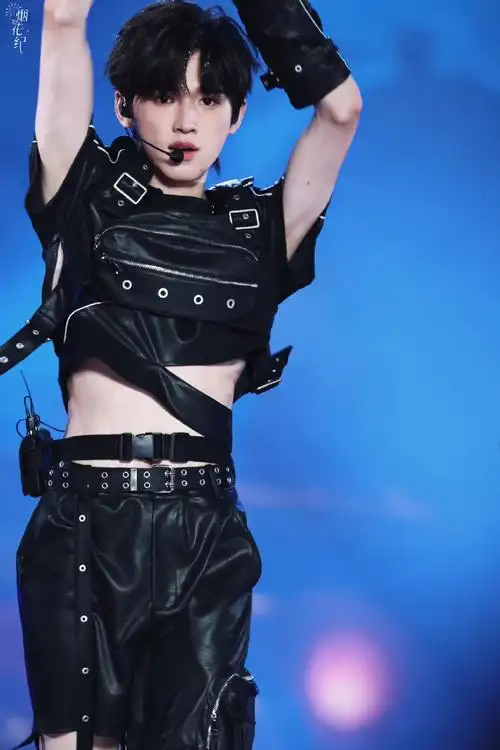 宋亚轩好性感#性感的前提是身材好!