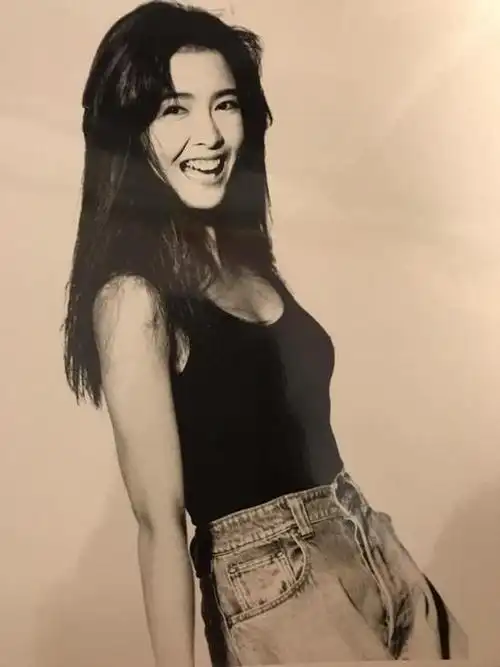 不老女神周慧敏为什么嫁给"渣男"倪震?她自己解开了千古之谜