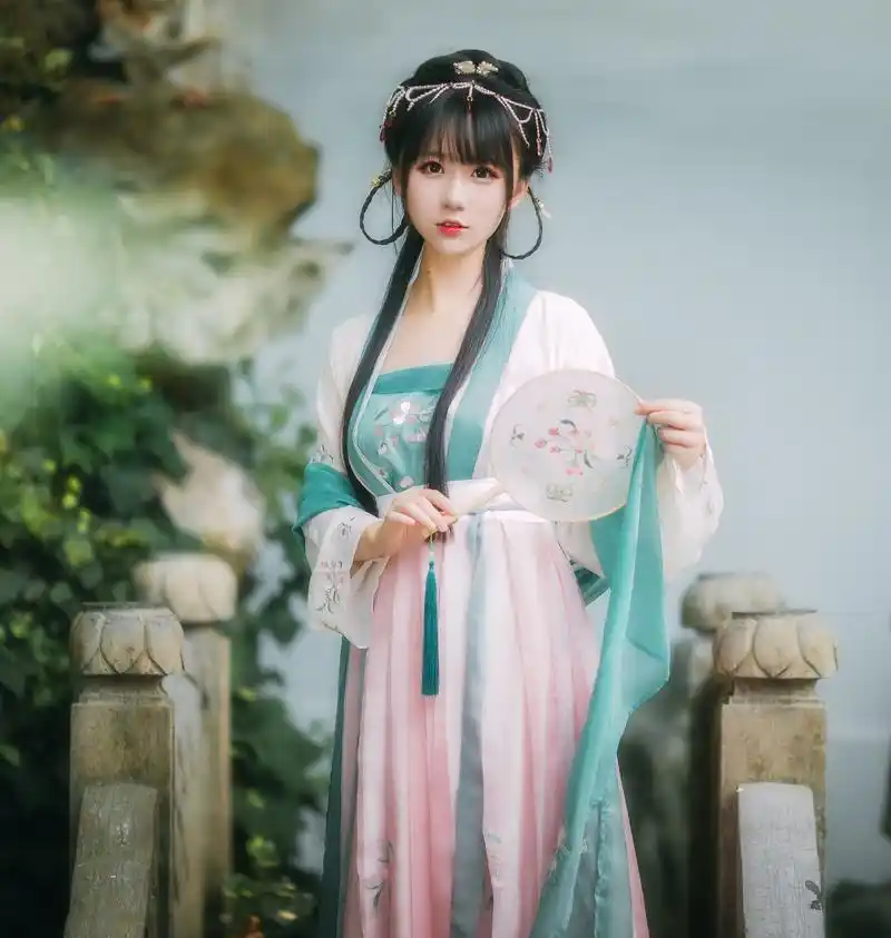 云舒院汉服传统女装上襦抹胸齐腰绣花樱花【慕樱时】现货包邮! ￥229.