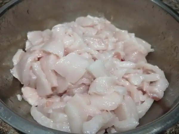 炒菜还是动物油好吃,买30斤肥肉,熬出来一锅油,全家人都爱吃