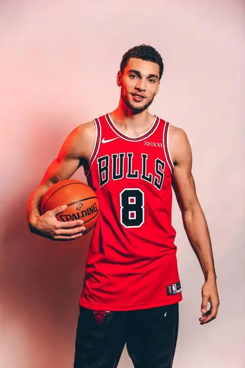 扎克拉文zachlavine02篮球训练营