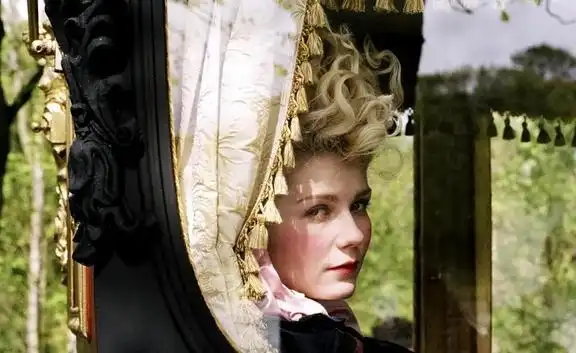 14岁远嫁法国,38岁被送上断头台,玛丽王后奢华短暂的一生|玛丽皇后