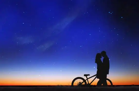 浪漫到极致的句子,经典唯美小众情话(很甜很撩) - 情话 - 皮皮虾句子