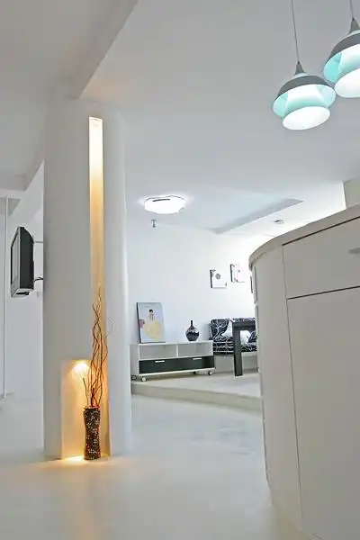 是承重的不能砸. 我想在柱子的一面当餐厅.另1个面当客厅.