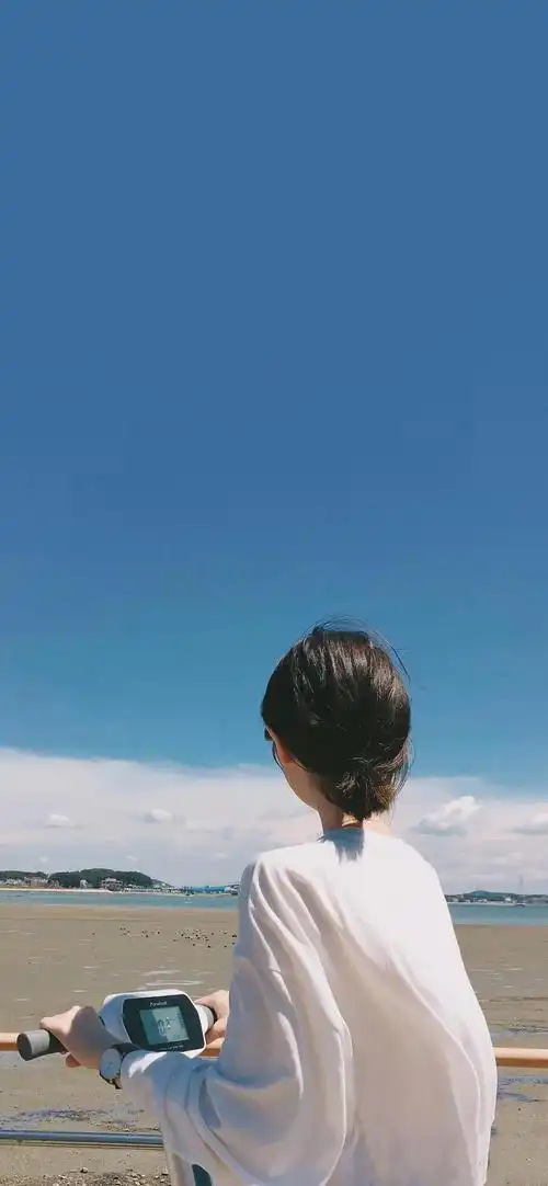 有哪些好看的全面屏手机壁纸或微信聊天背景图片? - 知乎