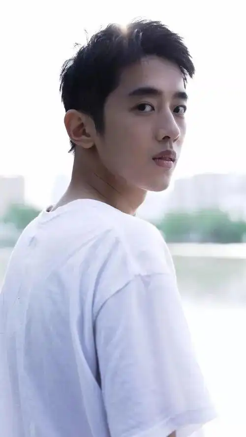 他是公认的大学校草,他也是最帅的it理工男