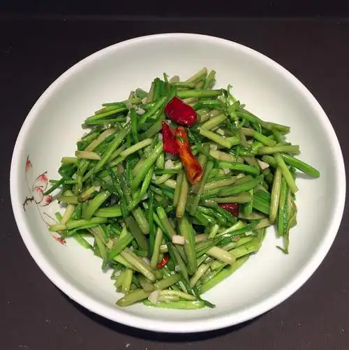 清炒野芹菜