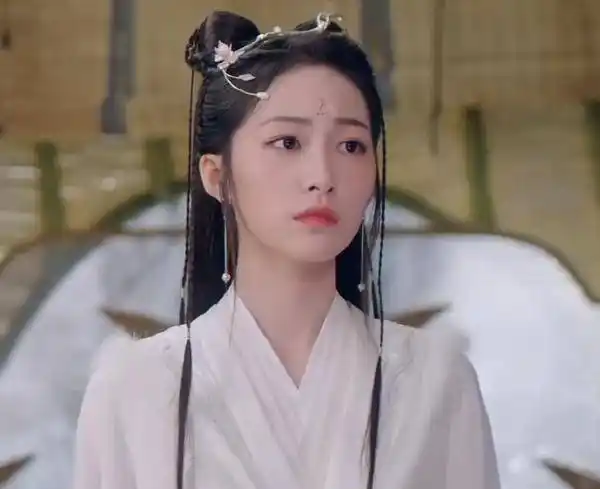 《琉璃》中惊鸿一瞥,如今杨肸子又凭《沉香如屑》惊艳了无数人_银花