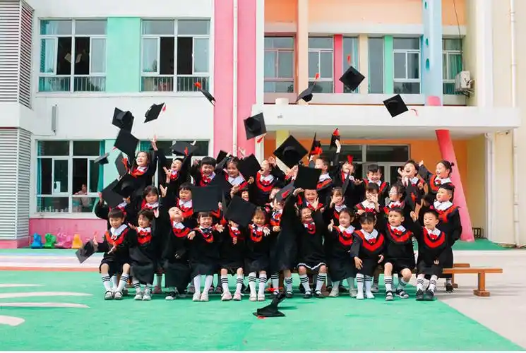 彬核博士服幼儿园小学毕业照服装学士服毕业礼服拍照衣服博士帽子红领