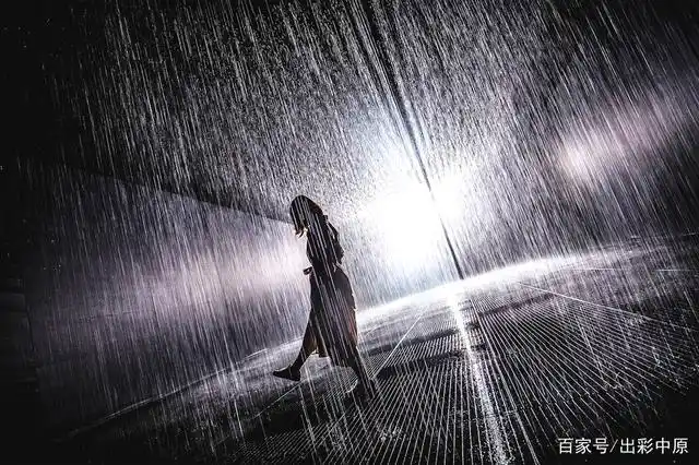 会 躲在风里哭泣 也不因为雨季 把门关闭 一身钢筋铁骨 何惧风风雨雨