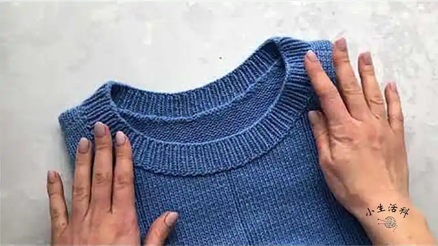用最简便的方法为圆领毛衣快速收口,挑针织单罗纹后收针,很容易