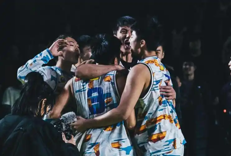 视频-李宁3 1篮球赛2019总决赛落幕 安徽战队实力问鼎