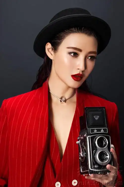 白庆琳复古写真超养眼 "霸道总攻"