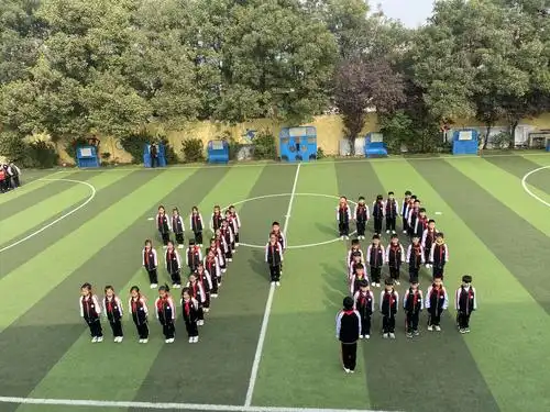 激情无限 放飞梦想——北关区兴安小学开展队列队形比赛活动