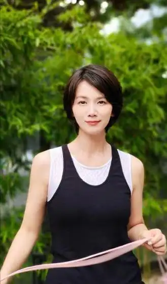 陈思诚前女友曹曦文晒娃,12岁身高140让她焦虑,女儿像富豪爸爸