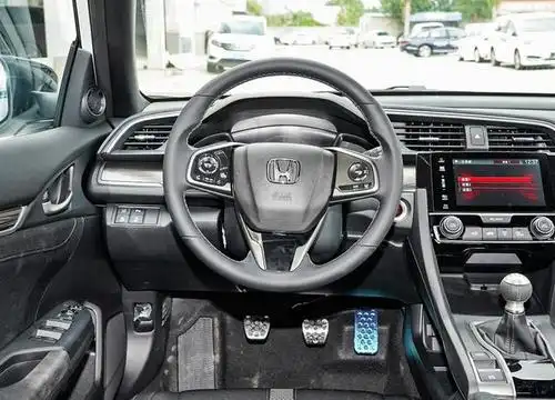 本田思域两厢手动挡,落地近18万,买它的绝对真信仰