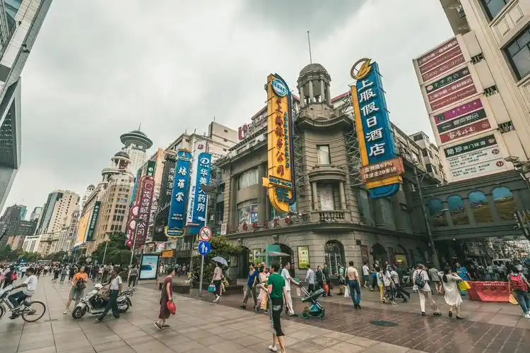 拍摄于上海市黄浦区南京路步行街