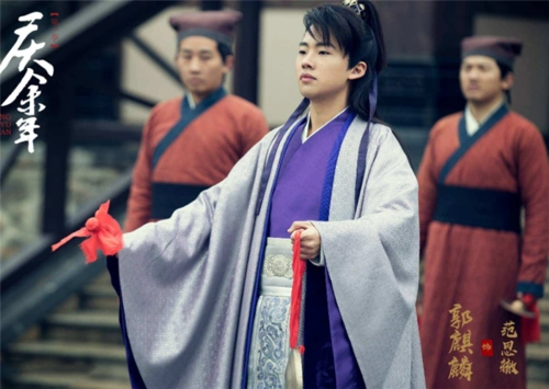 吴刚抱着长鹅贺中秋发陈萍萍剧照让人兴奋庆余年2要来了