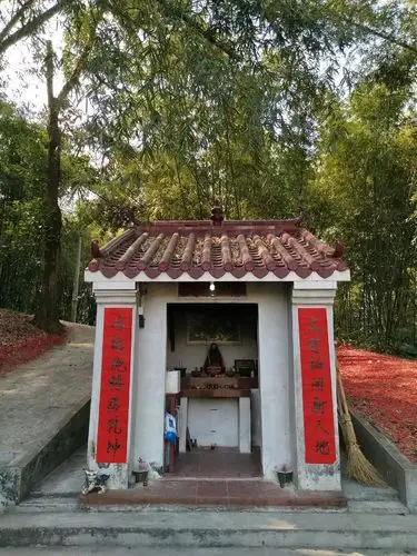 山中的小庙,保佑着全村民"风调雨顺,合家安康"