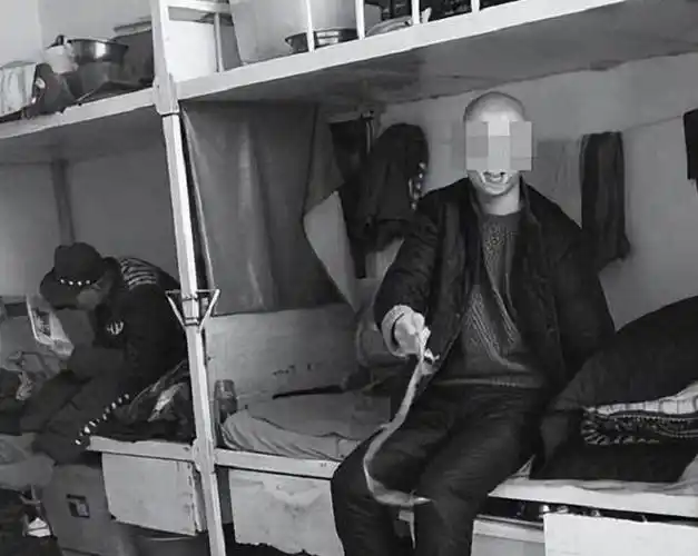 牢里同时交往7名情人陪睡给钱,狱警妻子也不放过|服刑|入狱|劳改犯