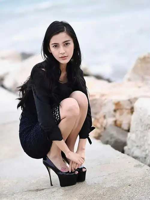angelababy纹身_杨颖angelababy纹身_angelababy大腿纹身_angelababy