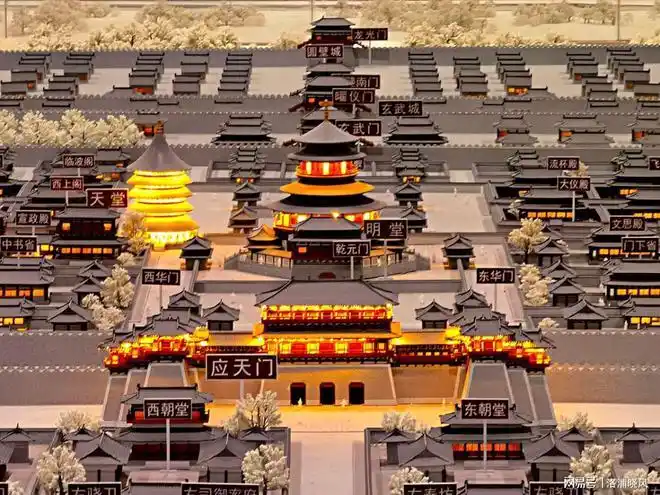 应天门春节灯光秀点亮了古都洛阳节日的夜空