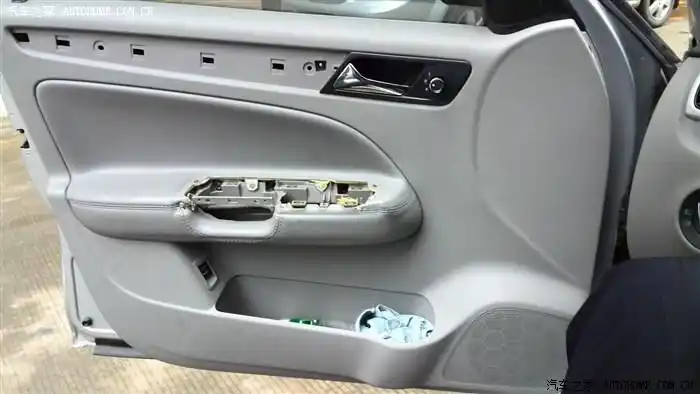 新宝来1.6l左前车门拆解内饰板修理内扣手的卡扣