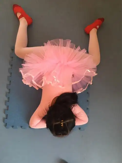 20) 写美篇青蛙趴 地面压腿 横一字 倒三角 元宝腰 以下几点需要家长