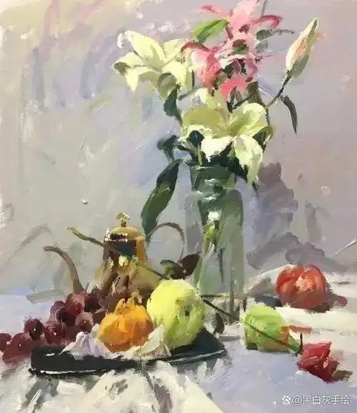 水粉静物是美术生必备功课之一,初期可以临摹一些优秀作品,了解基本