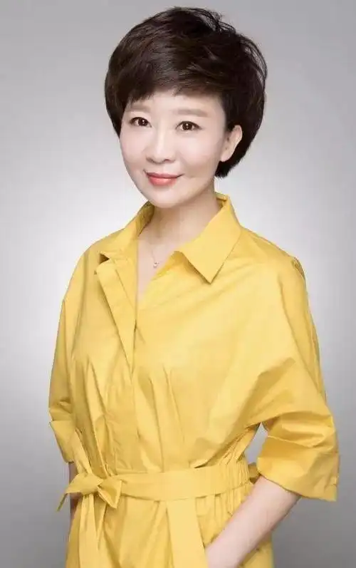 东方卫视大洗牌,程雷朱桢5位主持被罢免,戴刘菲为何能独善其身