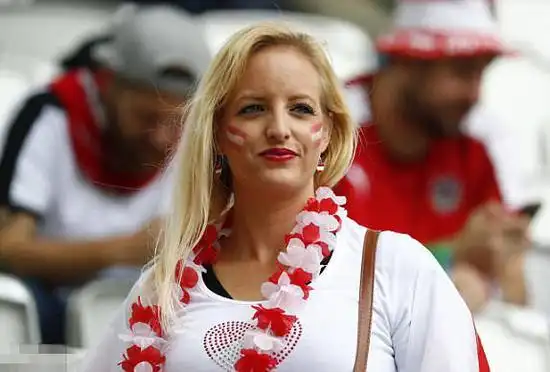 拜仁铁腰中柱 10人奥地利0-2负匈牙利